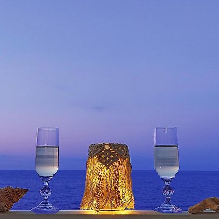 Amazing Beachfront Apartment In Hersonissos Экстерьер фото