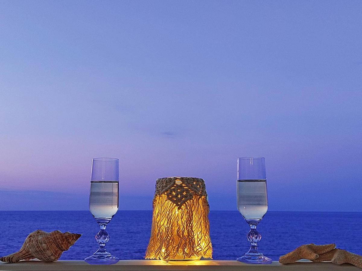 Amazing Beachfront Apartment In Hersonissos Экстерьер фото